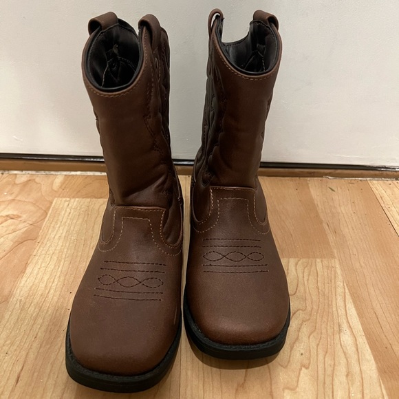 Kids cowboy 🤠 boots! - Picture 1 of 7